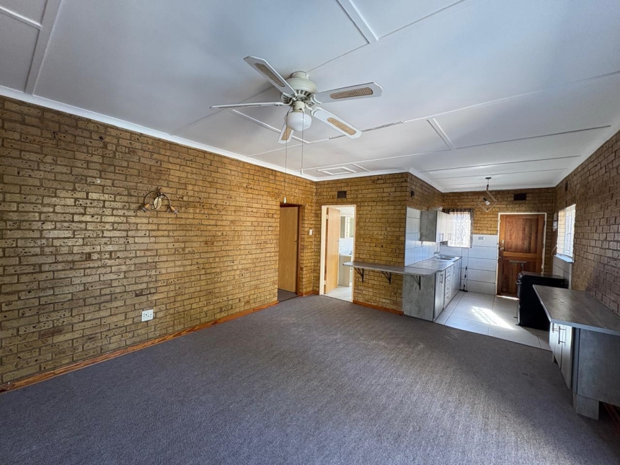 To Let 5 Bedroom Property for Rent in Merriespruit Free State